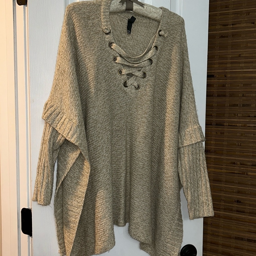 ALYA tan long sleeve sweater cape s/m